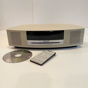 BOSE Wave Music System AM/FM CD Player Clock Radio with Remote. Model # AWRCC2